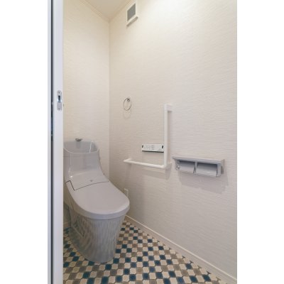 もちろん、トイレにも手すり。