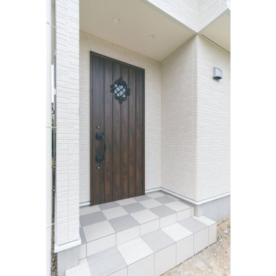 素敵な玄関ドア。さわりたくなっちゃいますよね。笑