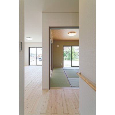 手すりがついて、移動も安心。