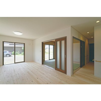 気持ちの良い、ひのきの床。