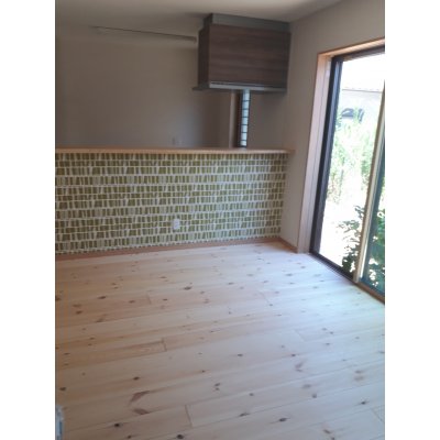 無垢の木は、触れてうれしい。