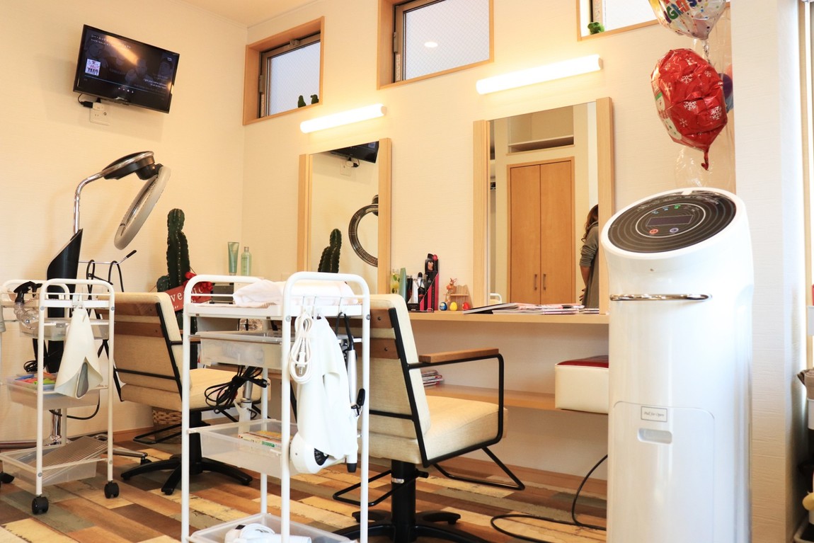 壁掛けテレビは旦那さまがテキパキ取り付け