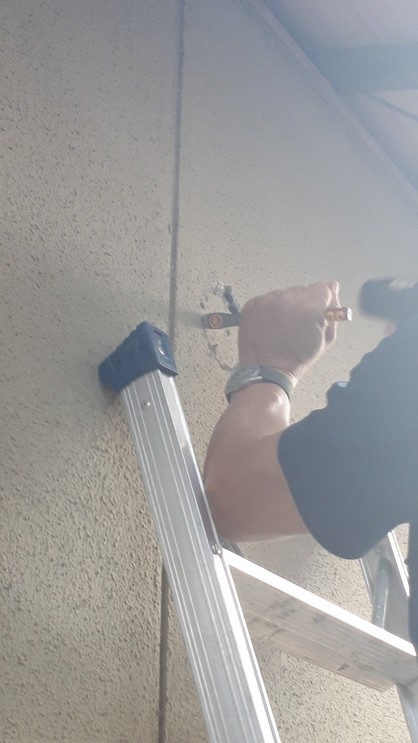 室外からトントンと♪