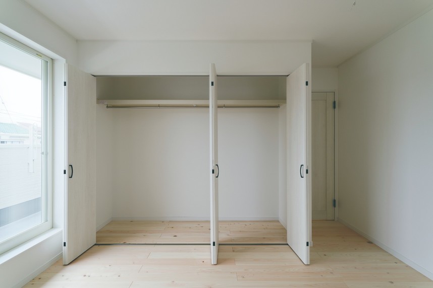 衣替えで、クローゼットの壁紙が･･･