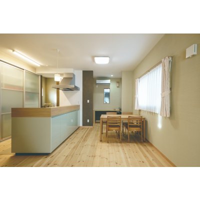 家族の笑い声が聞こえてきそうです。