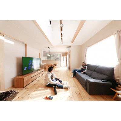 たっぷりの日差しが　ご家族を見守っています。