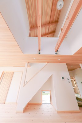 吹き抜けは気持ちよく